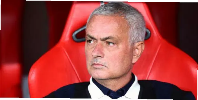 英超联赛切尔西长合同争议近期成为足坛焦点，俱乐部通过长达8-9年的合同分摊转会费